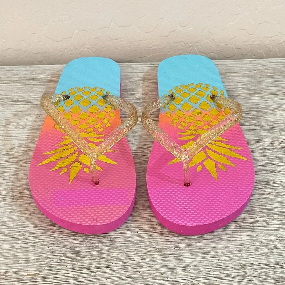 New The Children's Place Flip Flop Sandals Foil Metallic Gold Pineapple 5/6